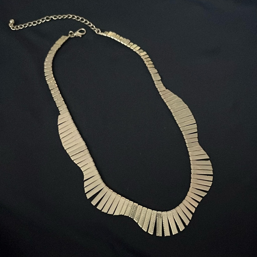 Collar necklace